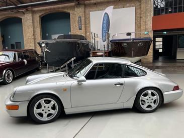 Porsche 911 Carrera 4 — photo 12