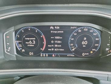 Volkswagen T-Roc 1.5 TSI — photo 11