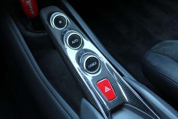 Ferrari F8 Tributo — photo 18