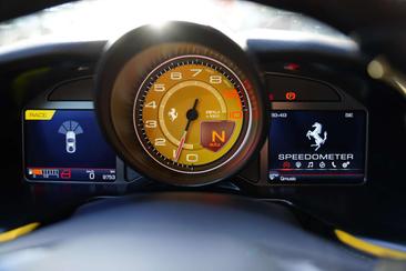 Ferrari 812 Superfast — photo 8