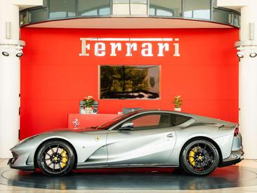Ferrari 812 Superfast — photo 2