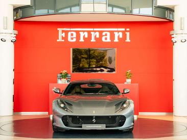 Ferrari 812 Superfast — photo 8