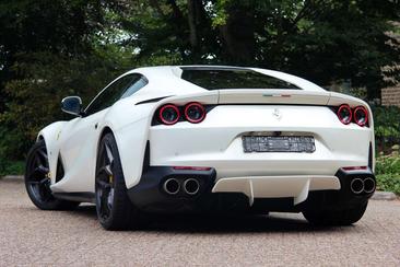 Ferrari 812 Superfast — photo 2