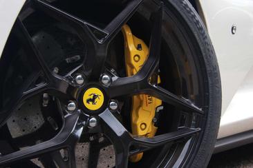 Ferrari 812 Superfast — photo 18