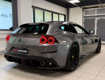 Ferrari GTC4Lusso — photo 7
