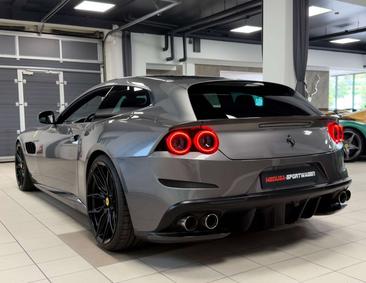 Ferrari GTC4Lusso — photo 9