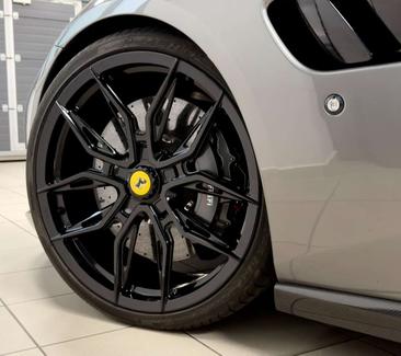 Ferrari GTC4Lusso — photo 11