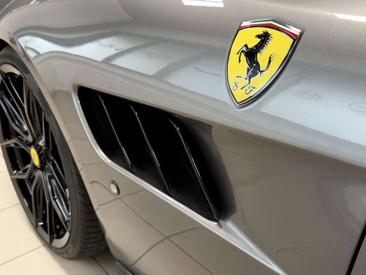 Ferrari GTC4Lusso — photo 15