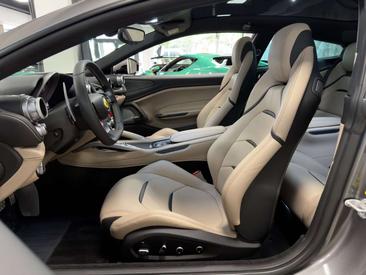 Ferrari GTC4Lusso — photo 29