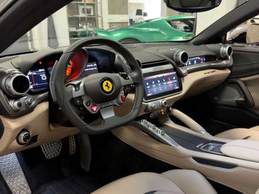 Ferrari GTC4Lusso — photo 32