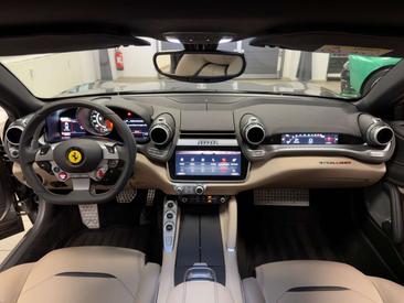 Ferrari GTC4Lusso — photo 35
