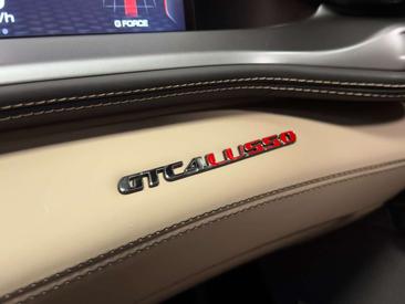 Ferrari GTC4Lusso — photo 38