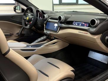 Ferrari GTC4Lusso — photo 45