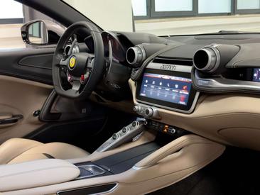 Ferrari GTC4Lusso — photo 46