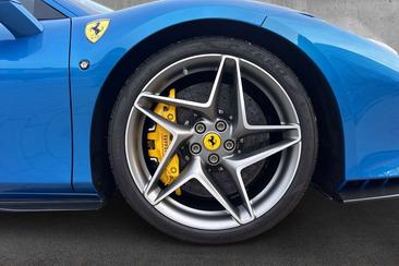 Ferrari F8 Tributo — photo 8