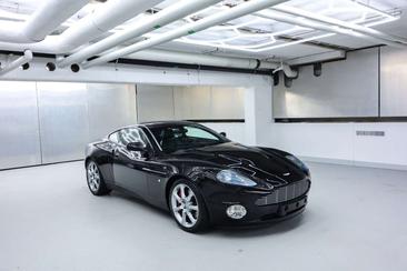 Aston Martin Vanquish V12 — photo 2