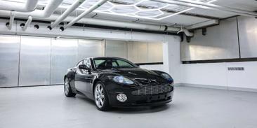 Aston Martin Vanquish V12 — photo 4