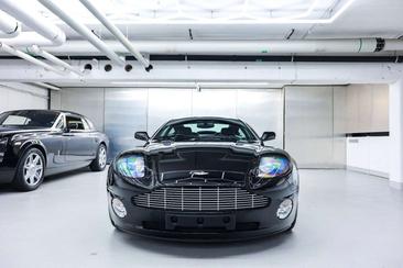 Aston Martin Vanquish V12 — photo 5