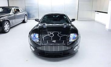 Aston Martin Vanquish V12 — photo 6