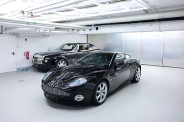 Aston Martin Vanquish V12 — photo 7