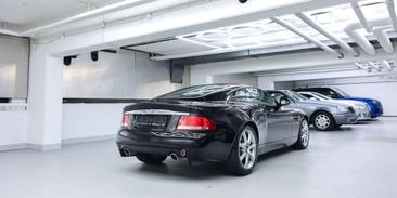 Aston Martin Vanquish V12 — photo 10
