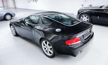 Aston Martin Vanquish V12 — photo 14