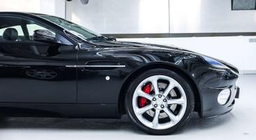 Aston Martin Vanquish V12 — photo 15