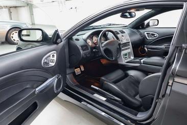Aston Martin Vanquish V12 — photo 21