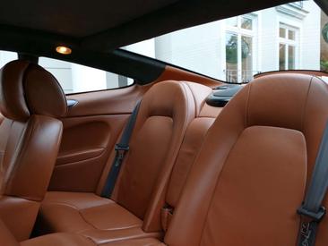 Aston Martin Vanquish V12 — photo 10