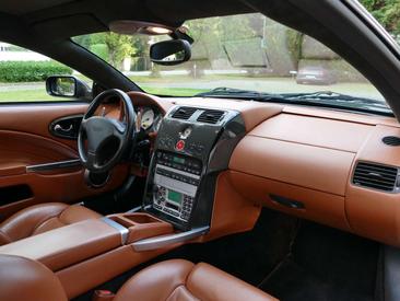 Aston Martin Vanquish V12 — photo 12
