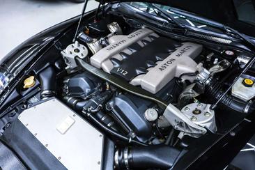 Aston Martin Vanquish V12 — photo 26