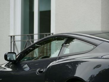 Aston Martin Vanquish V12 — photo 14