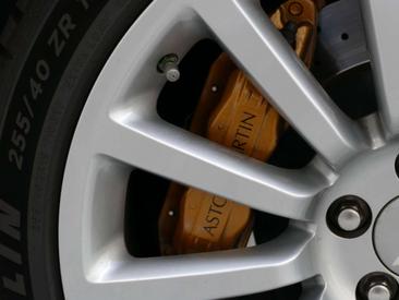 Aston Martin Vanquish V12 — photo 16