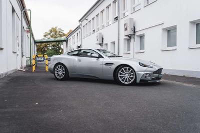 Aston Martin Vanquish V12 S