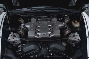 Aston Martin Vanquish V12 S — photo 6