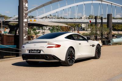 Aston Martin Vanquish V12