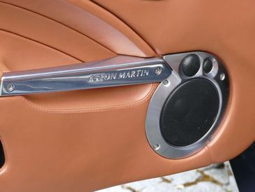 Aston Martin Vanquish V12 — photo 40