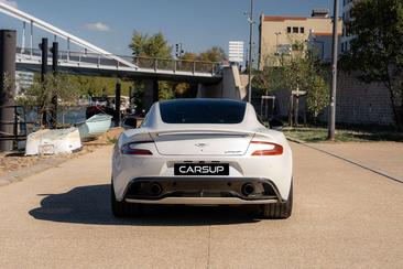 Aston Martin Vanquish V12 — photo 4