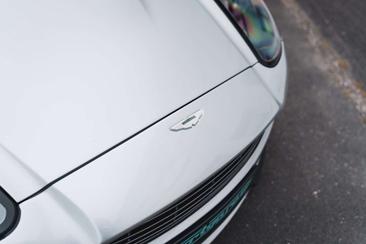 Aston Martin Vanquish V12 S — photo 11