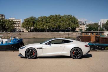 Aston Martin Vanquish V12 — photo 6
