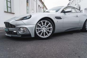 Aston Martin Vanquish V12 S — photo 14