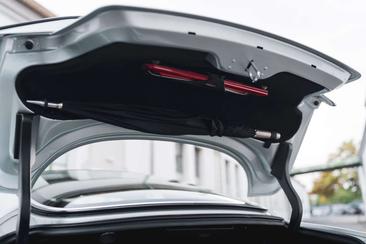 Aston Martin Vanquish V12 S — photo 24