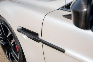 Aston Martin Vanquish V12 — photo 17