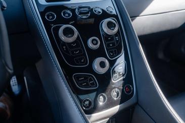 Aston Martin Vanquish V12 — photo 18