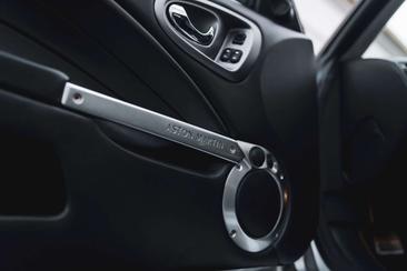 Aston Martin Vanquish V12 S — photo 39