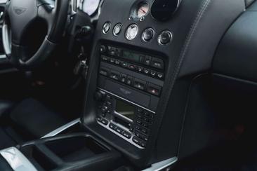 Aston Martin Vanquish V12 S — photo 47