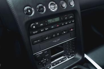 Aston Martin Vanquish V12 S — photo 49