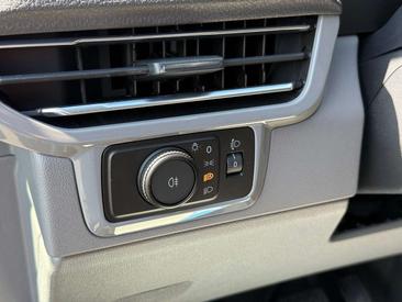 Volkswagen Caravelle Van E-Caravelle — photo 12