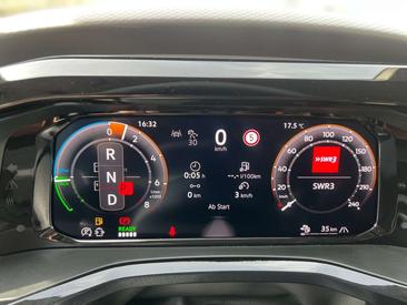 Volkswagen Multivan Van 2.0 TSI — photo 6