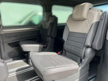 Volkswagen Multivan Van 2.0 TSI — photo 9